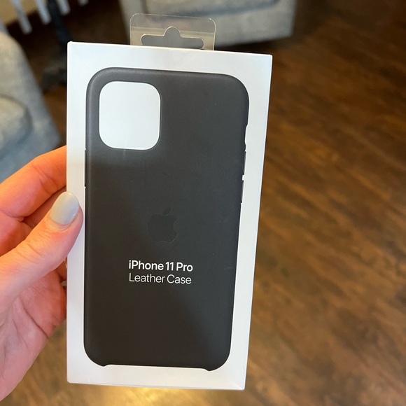 Apple IPhone 11 Genuine Leather Phone Case - Picture 2 of 3